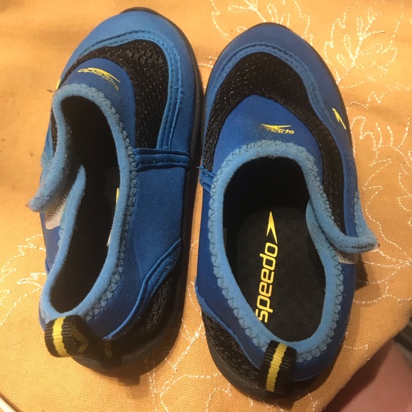 ❌ SOLD ❌. Speedo water shoes - Picture 2 of 8